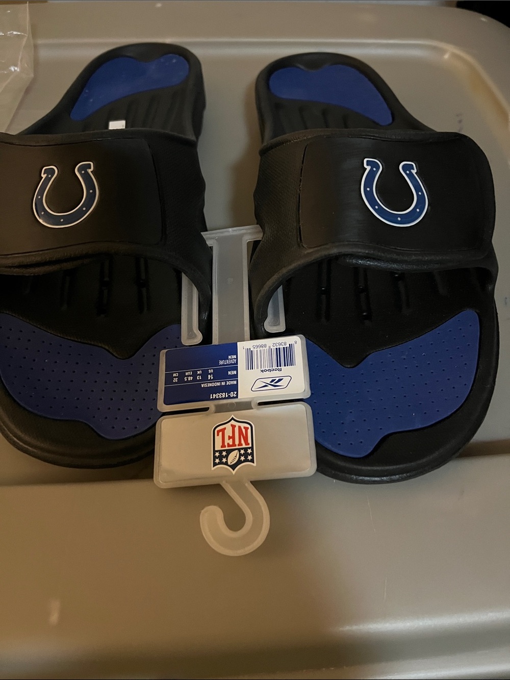 Reebok men’s sz 14 Black and Blue NFL Colts Slide Sandals